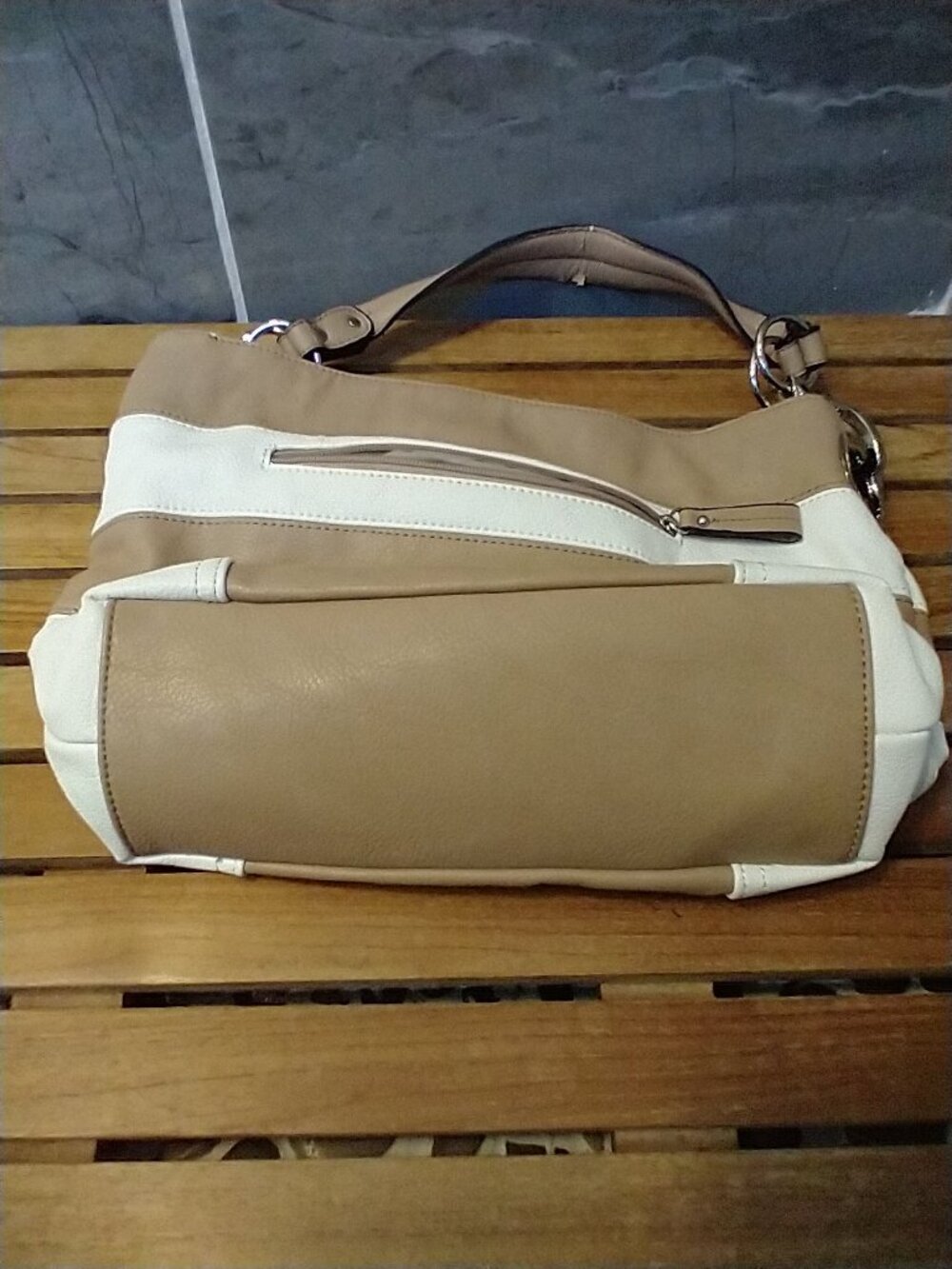 Tan and White Non-leather, Unbranded Hobo Purses - Picture 2 of 9